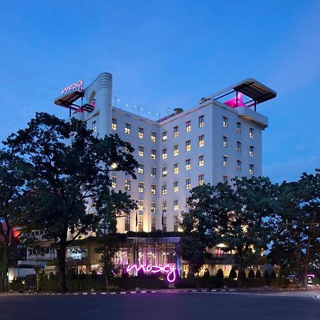 Moxy Bandung Hotel Exterior foto