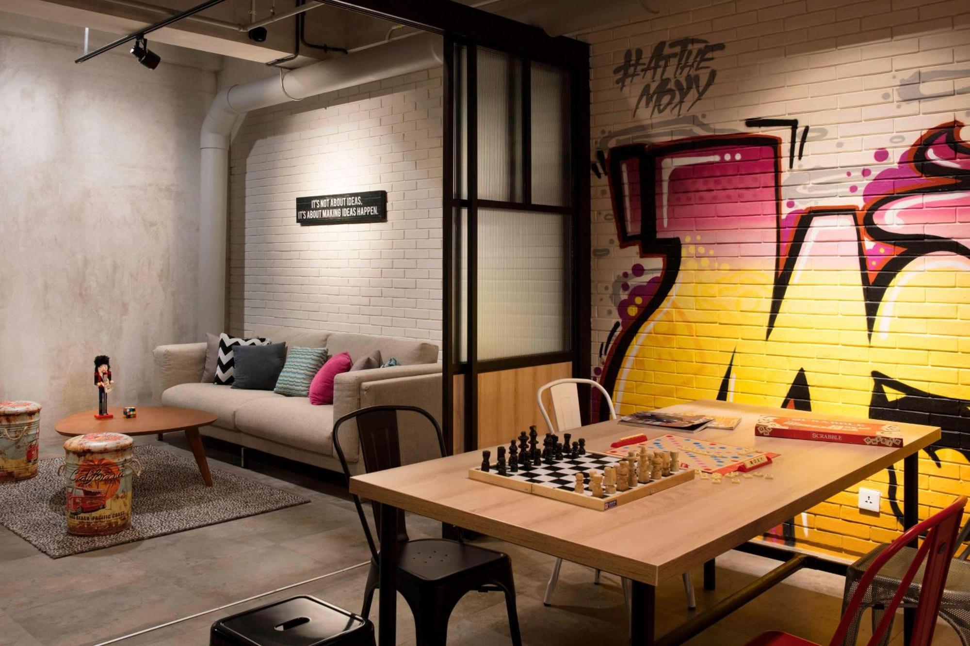 Moxy Bandung Hotel Exterior foto