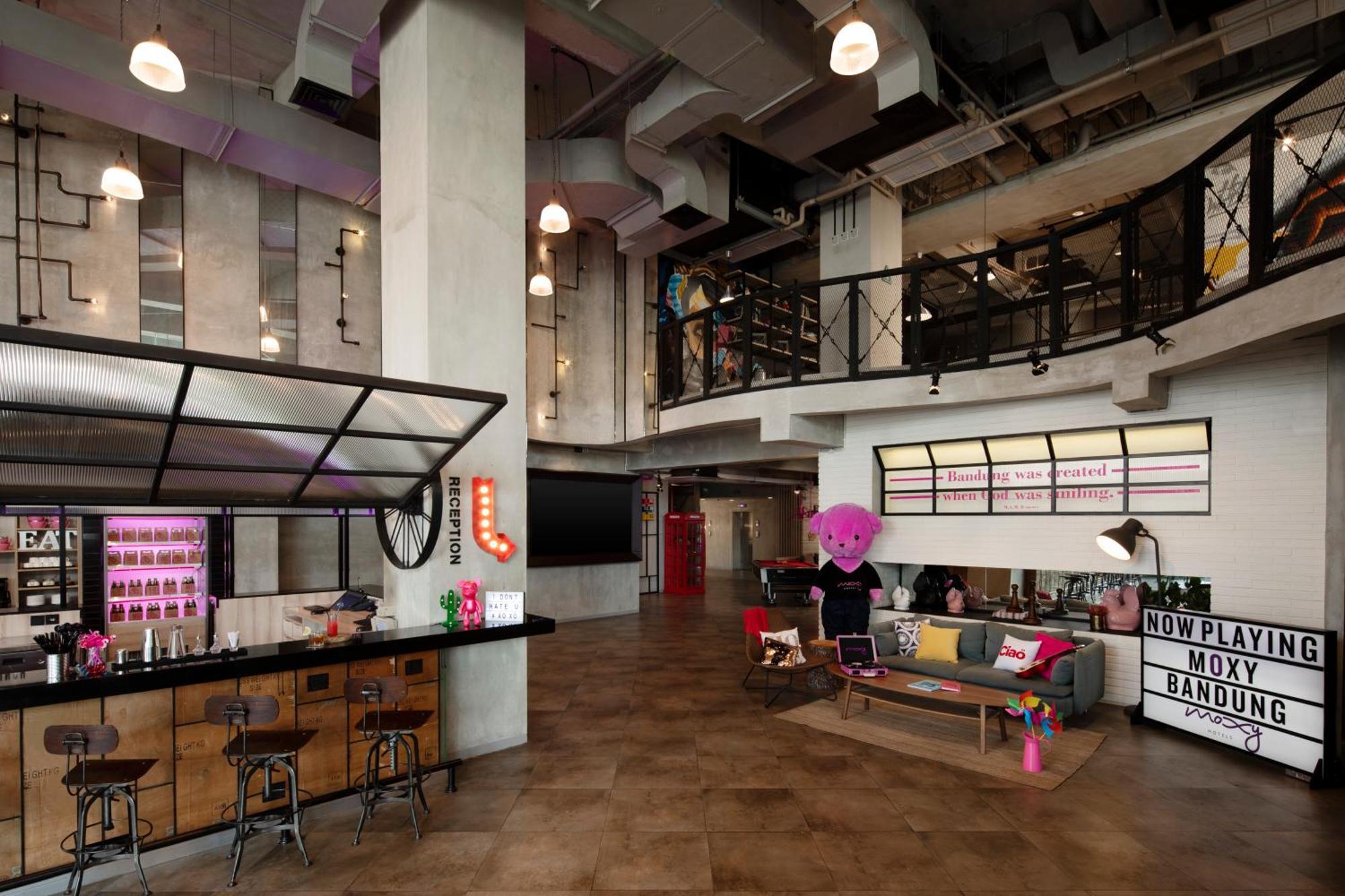 Moxy Bandung Hotel Exterior foto