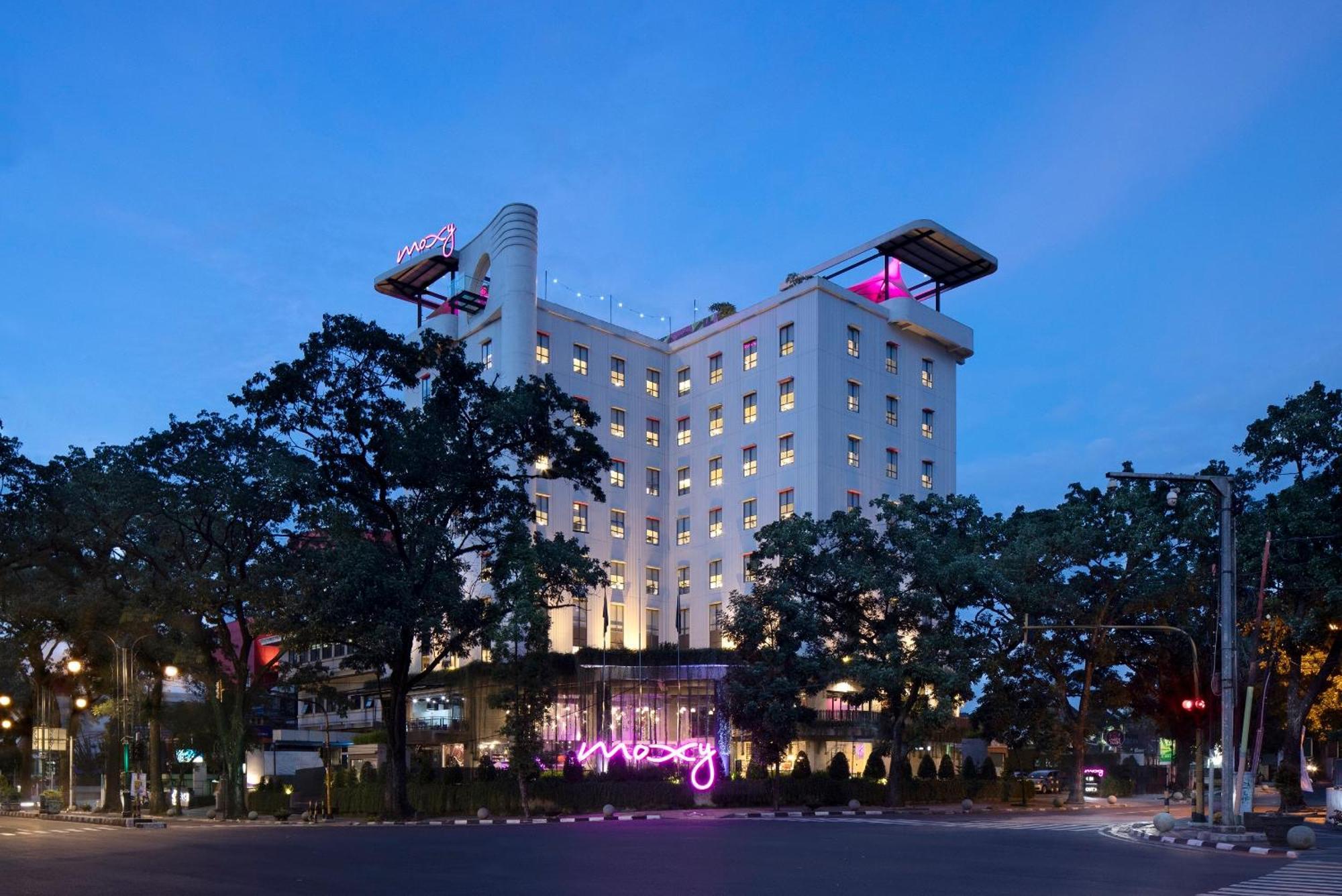 Moxy Bandung Hotel Exterior foto