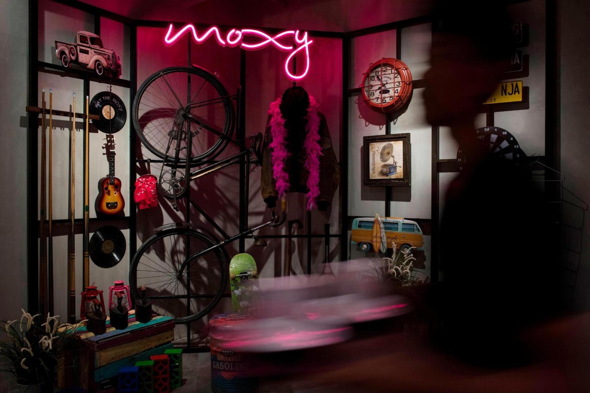 Moxy Bandung Hotel Exterior foto