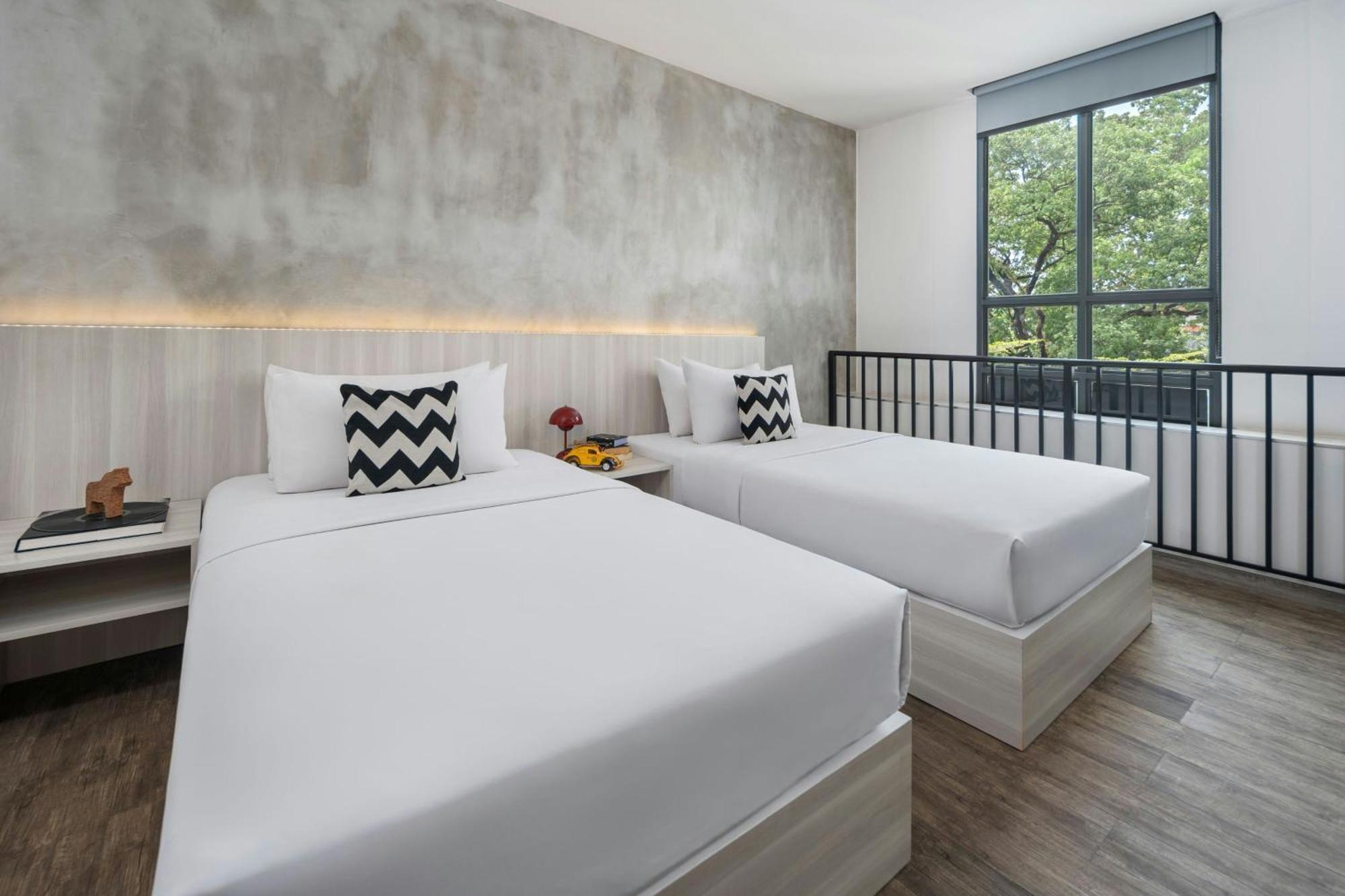 Moxy Bandung Hotel Exterior foto