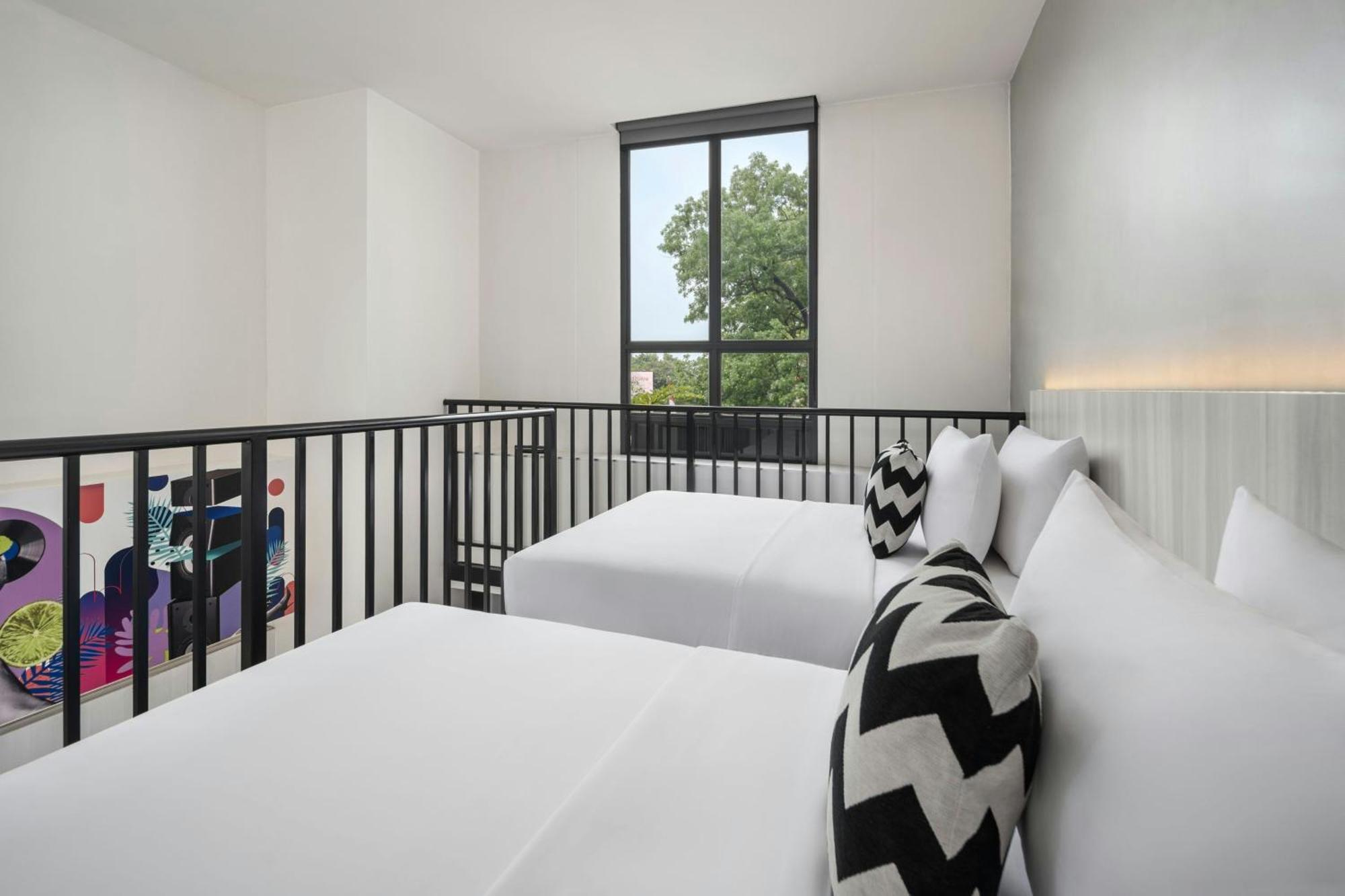 Moxy Bandung Hotel Exterior foto
